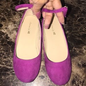 Girls flat shoes